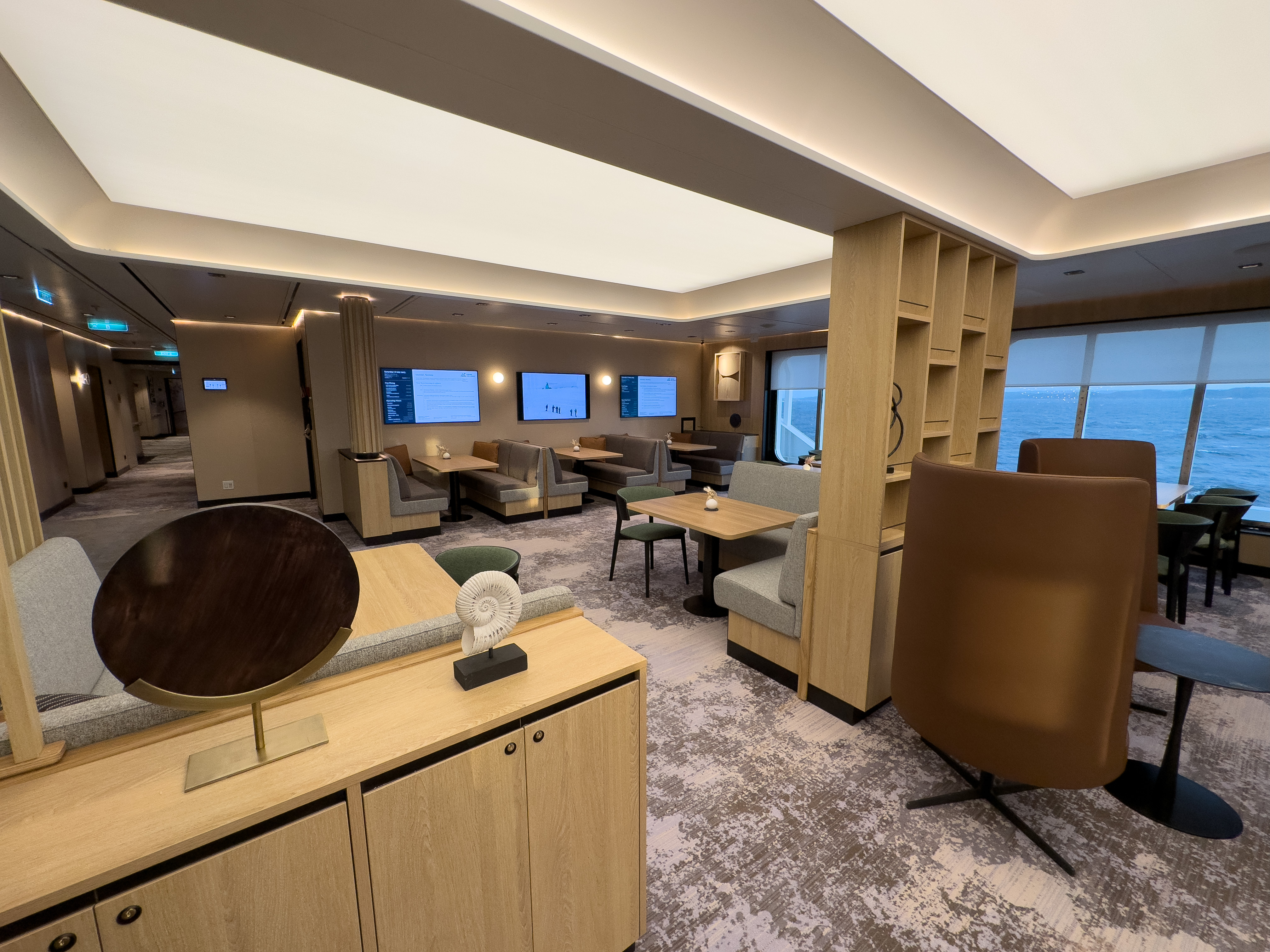 Club Lounge on SH Vega